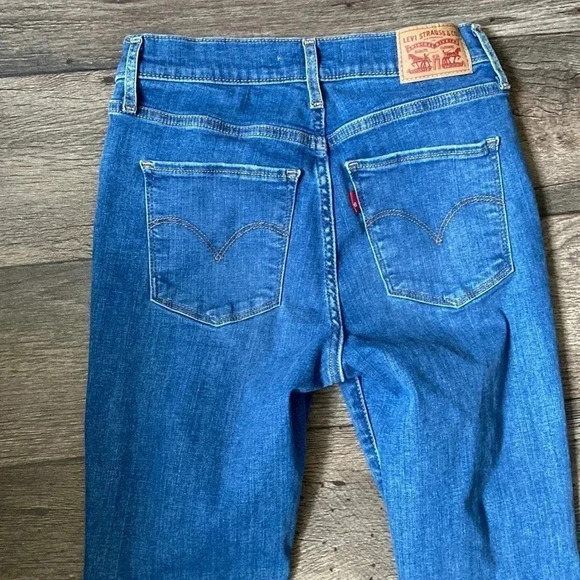 Levis 26 720 High Rise Super Skinny Medium Wash Distressed Jeans - Picture 7 of 8